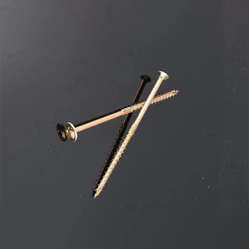 Tømmerskrue med fladt hoved med savtråd og slids